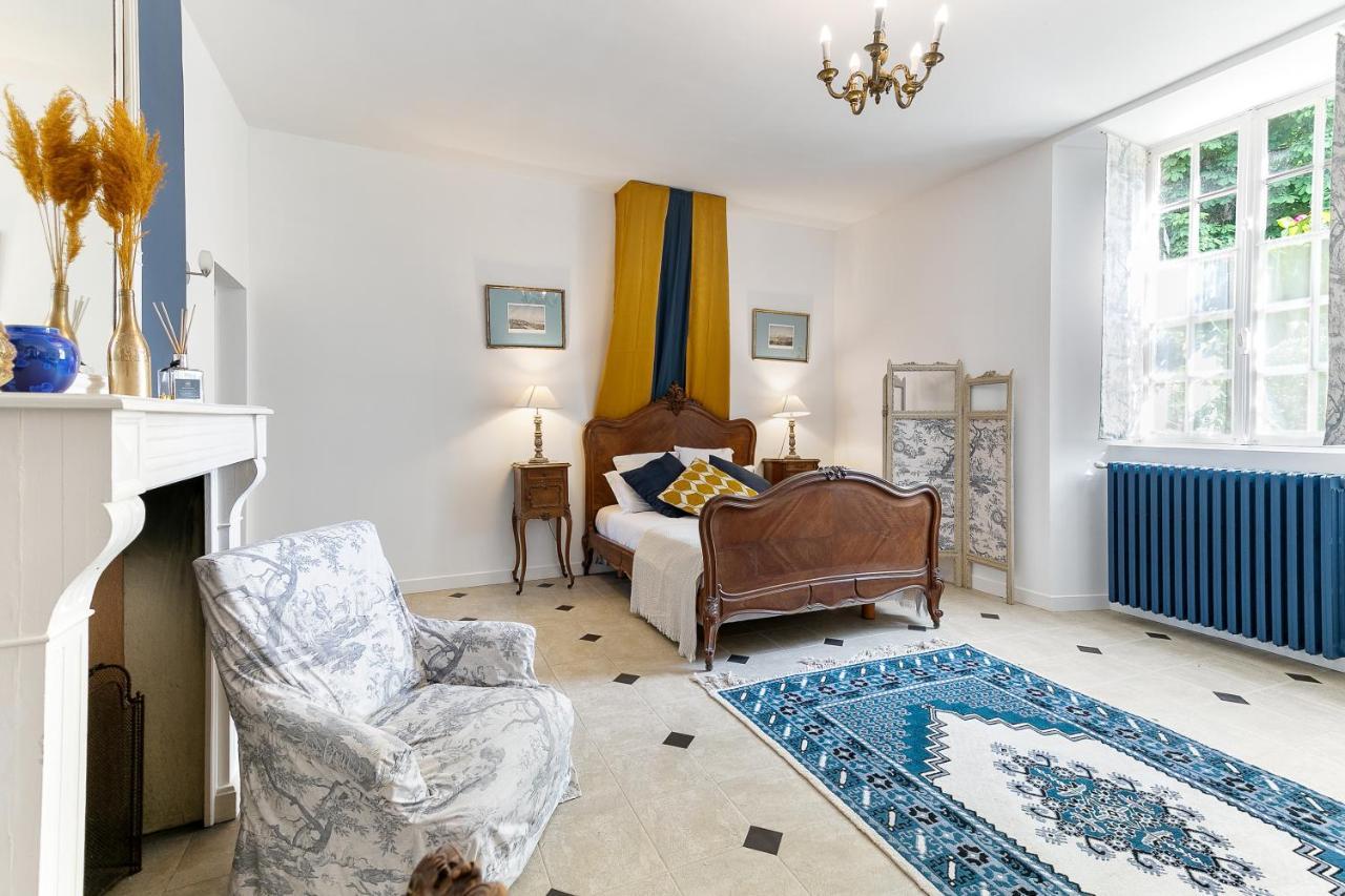 Apartment In A 17Th Century Manoir - Chateau Isle Marie Picauville Buitenkant foto